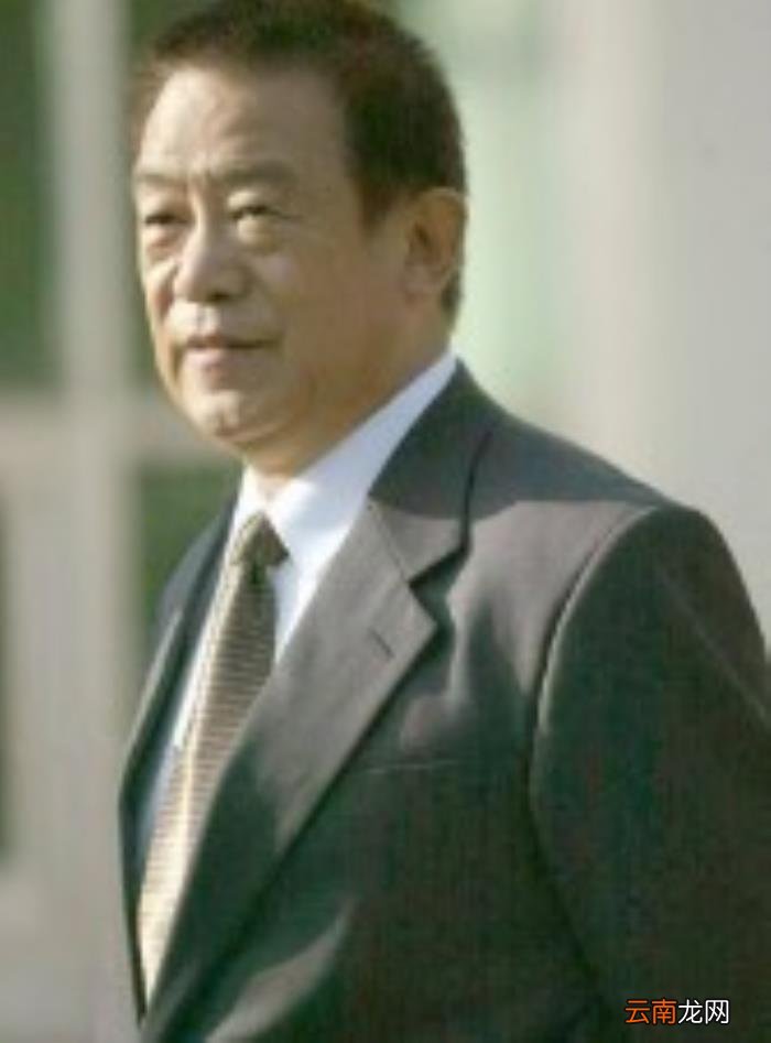 大陆老演员男的舞台秘密，小巷深处的隐秘记忆